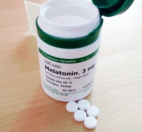 Problemas com o sono? Você sabe o que é a melatonina?